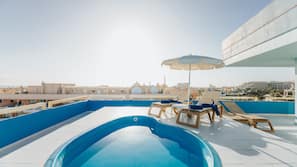 2 outdoor pools, pool umbrellas, lifeguards on site