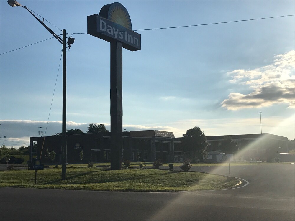 Days Inn by Wyndham Cave City