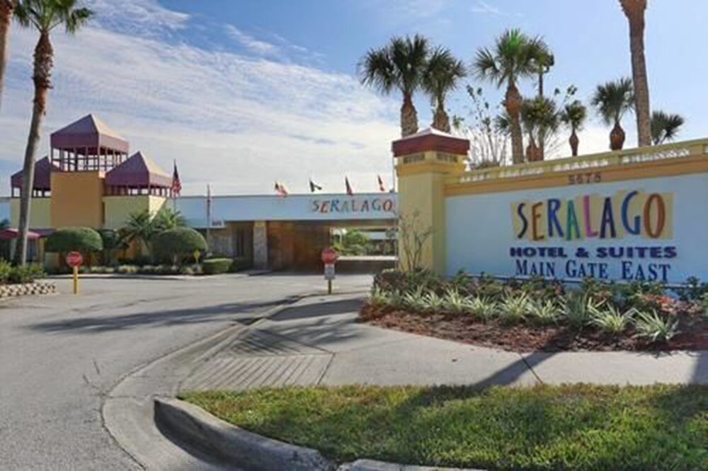 Front of property, Seralago Hotel & Suites Main Gate East