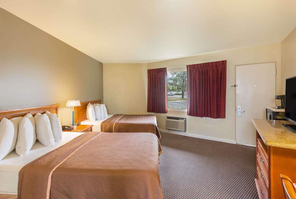 Travelodge by Wyndham Santa Rosa Wine Country