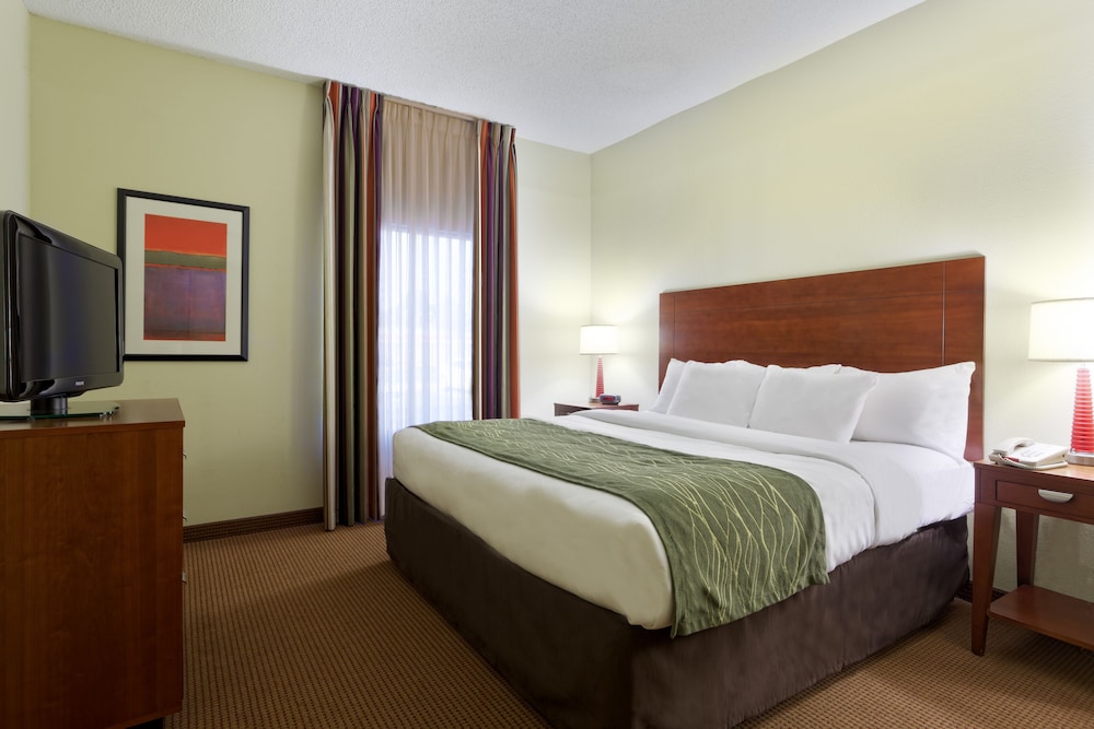 Near Fort Liberty: Home w/ Yard in Fayetteville! - hotel rooms