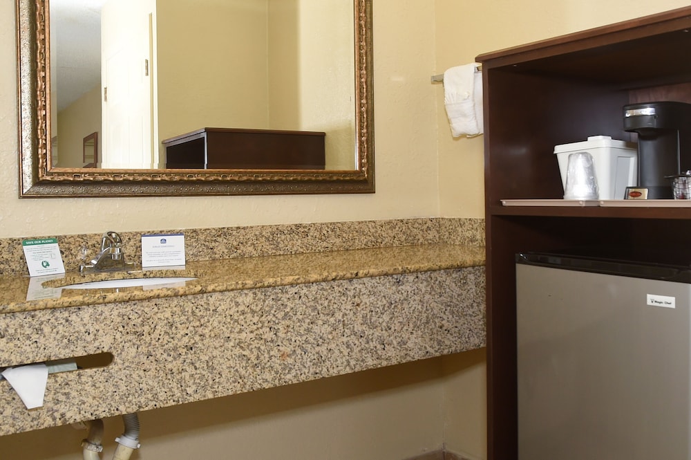 Best Western Orlando East Inn & Suites