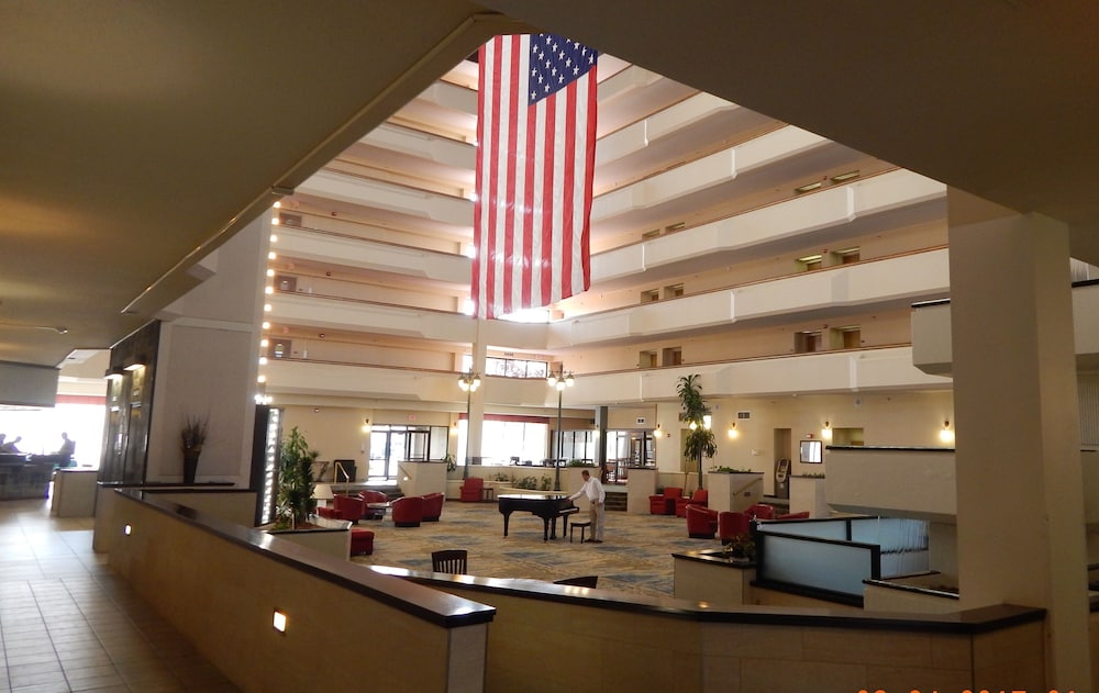 Red Lion Hotel Billings 2018 Room Prices From 73 Deals Reviews Hotel Entrance