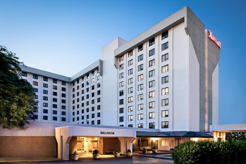 Hotels Near Laguardia Lga Airport Hotels With Free Airport Shuttle Travelocity
