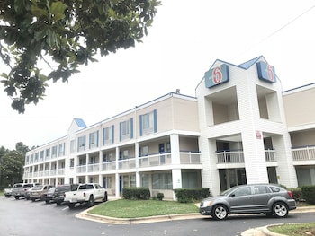 Motel 6 Raleigh North