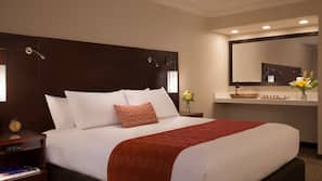 Hypo-allergenic bedding, in-room safe, desk, blackout drapes
