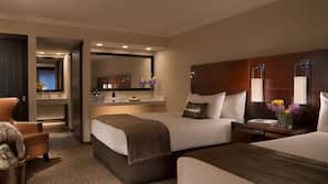 Hypo-allergenic bedding, in-room safe, desk, blackout drapes