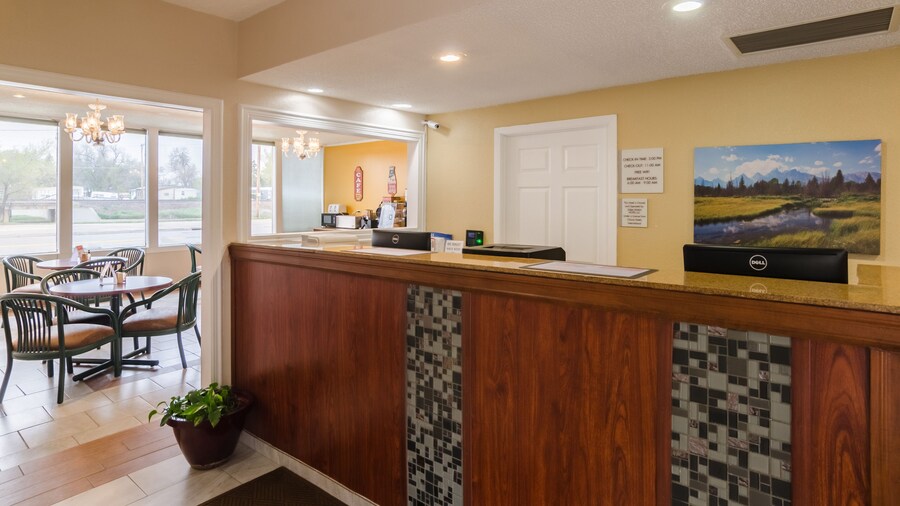 Alamo Inn & Suites