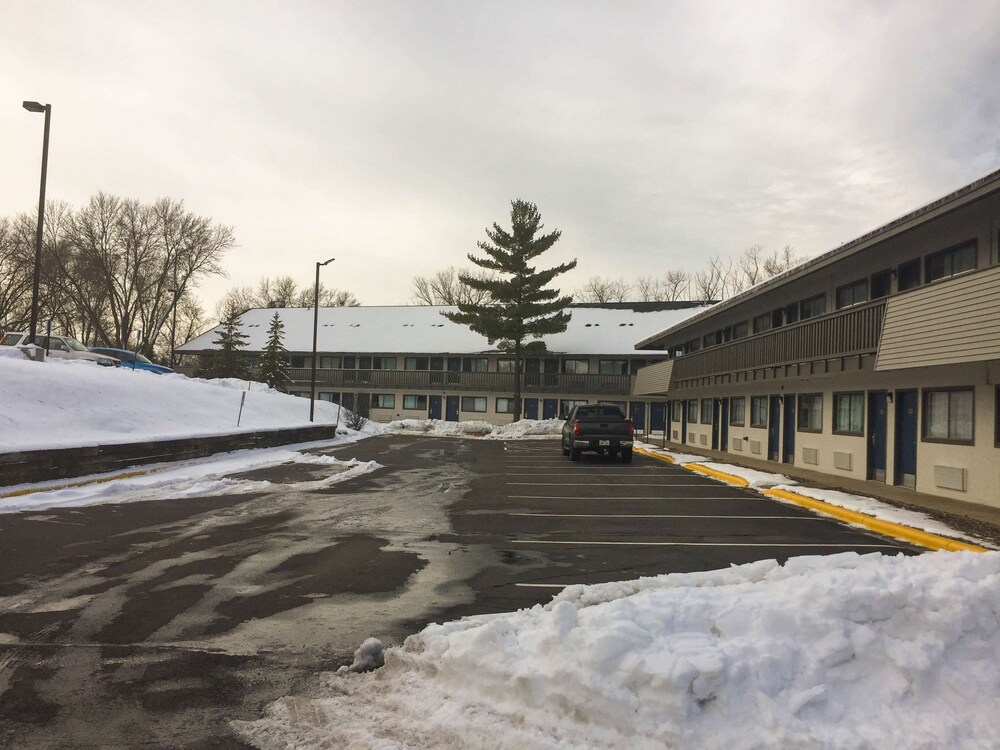 Exterior, Motel 6 Burnsville, MN