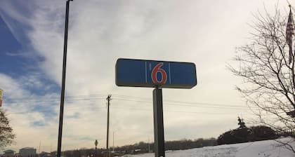 Motel 6 Burnsville, MN