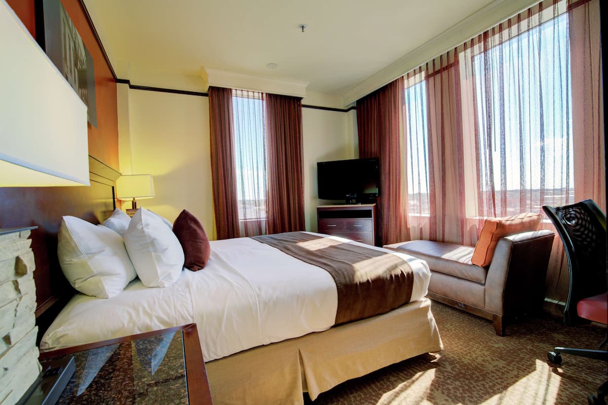 Premium bedding, down comforters, in-room safe, desk