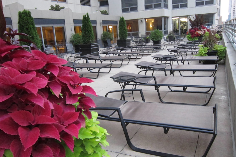 Courtyard by Marriott Chicago Downtown River North