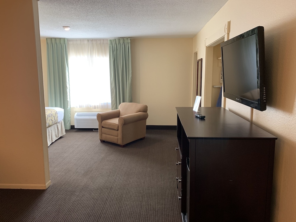 Room, Baymont by Wyndham Jefferson City