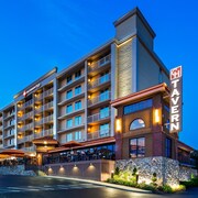 Waltham Hotels With Jacuzzis Hot Tubs In Room Hotwire