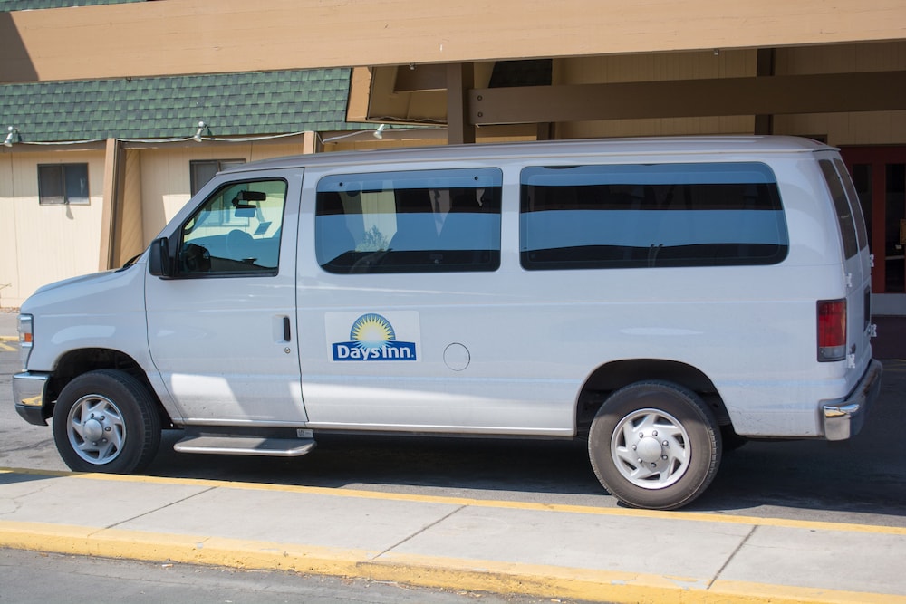 Airport shuttle, Days Inn by Wyndham Klamath Falls