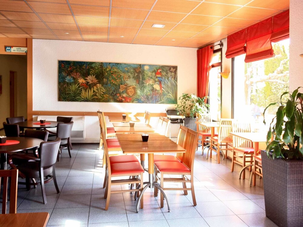 Hotel Ibis Isle Sur La Sorgue Hotel Ibis Isle Sur La Sorgue