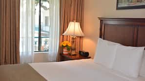 1 bedroom, premium bedding, in-room safe, desk