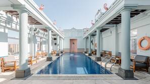 Outdoor pool, open 8 AM to 6:30 PM, pool umbrellas, pool loungers