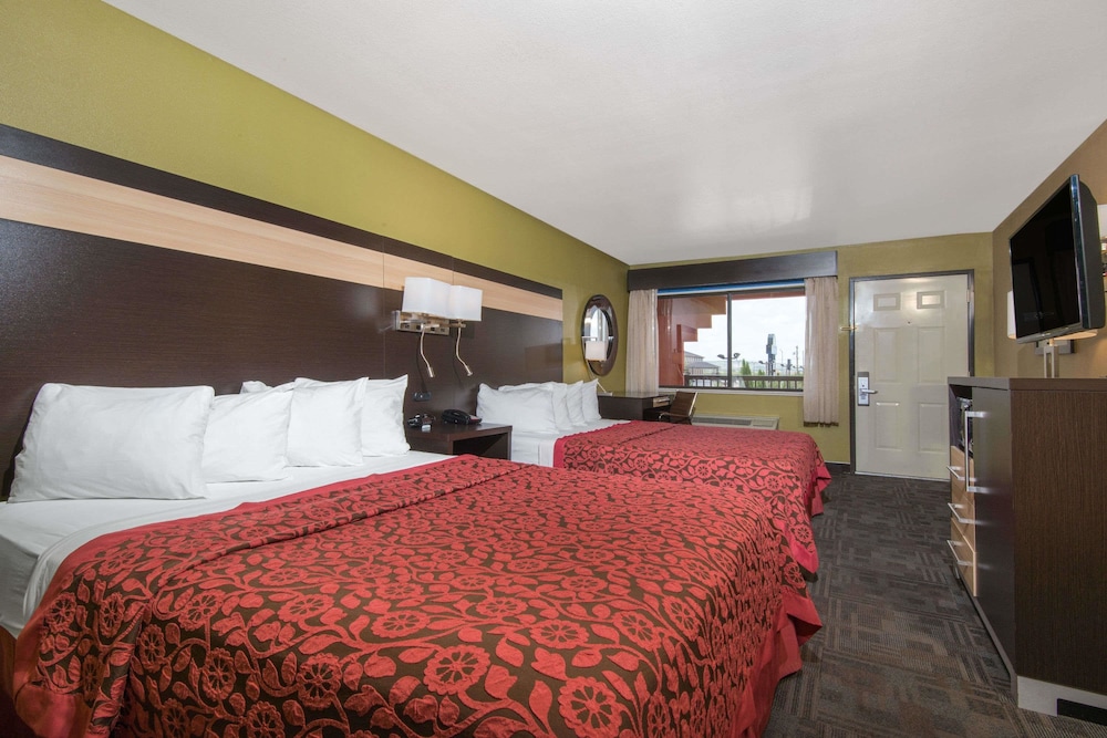 Room, Days Inn by Wyndham Carlsbad