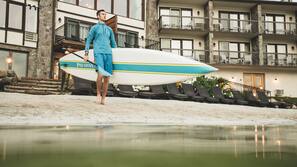 Private beach, white sand, sun loungers, beach towels