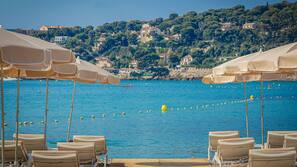 Plage privée à proximité, chaises longues, serviettes de plage