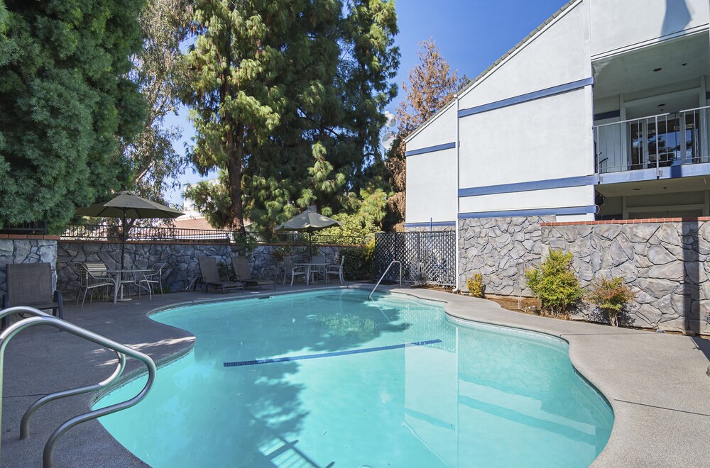 Pool, Quality Inn Fresno Yosemite Airport