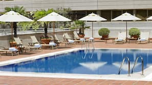 Piscine extérieure (ouverte en saison)