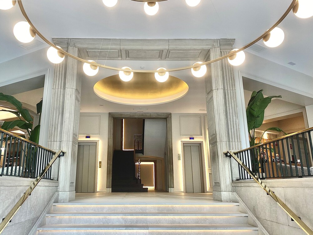 Property entrance, Hotel Colón Barcelona