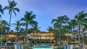 3 outdoor pools, cabanas (surcharge), sun loungers