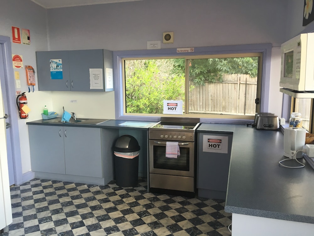 Shared kitchen, Waterview Gosford Motor Inn