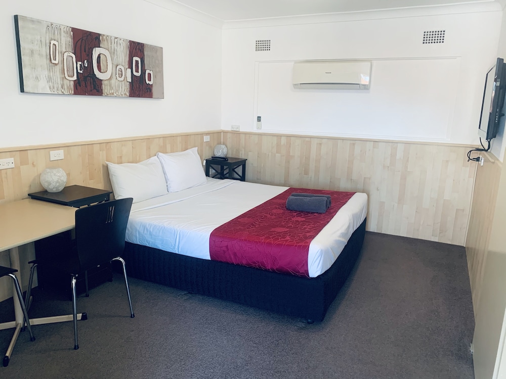 Room, Countryman Motor Inn