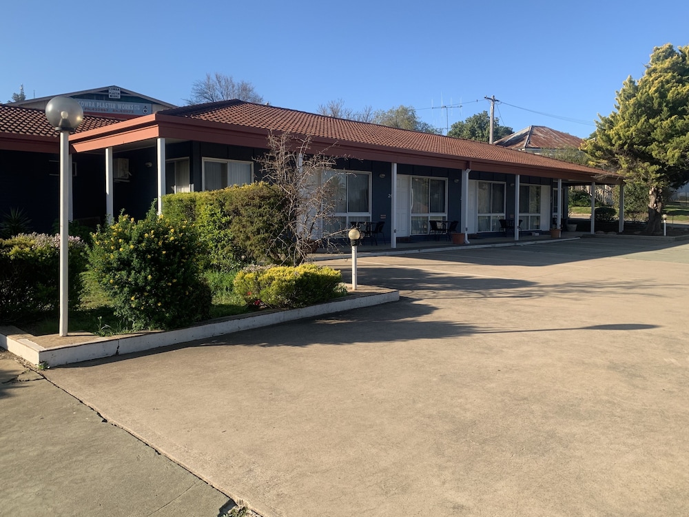 Front of property, Countryman Motor Inn