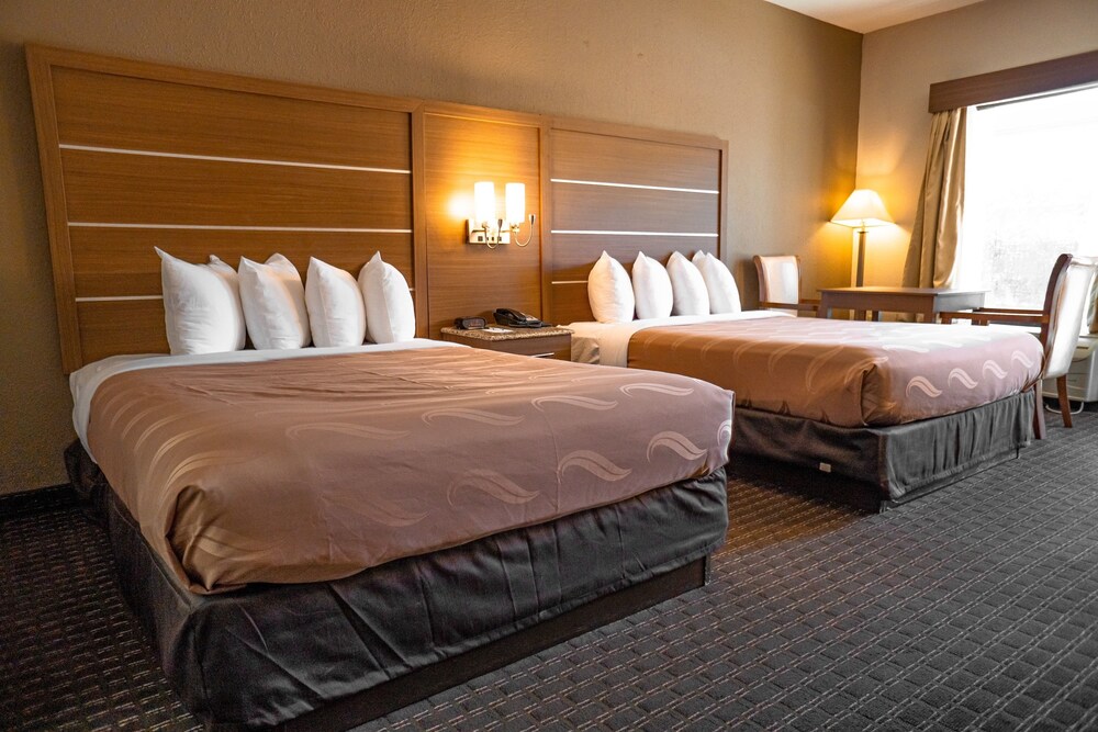 Quality Inn & Suites near Six Flags - Austell