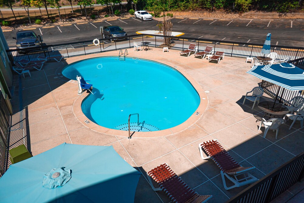 Quality Inn & Suites near Six Flags - Austell