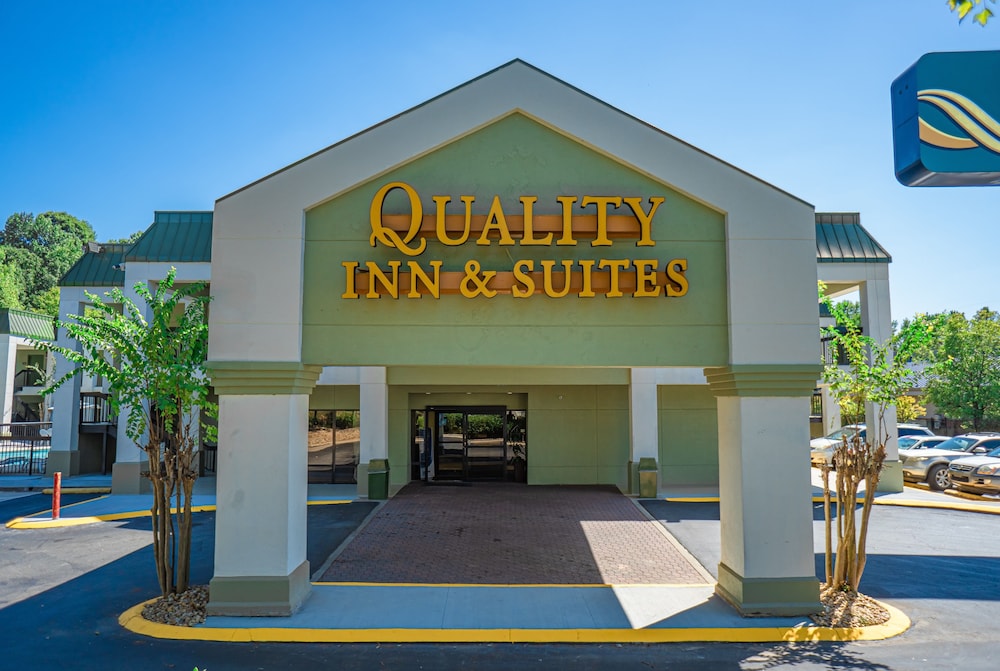 Quality Inn & Suites near Six Flags - Austell