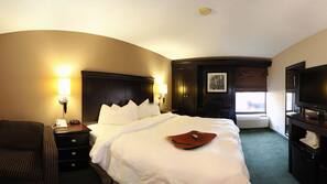 Premium bedding, desk, iron/ironing board, free WiFi