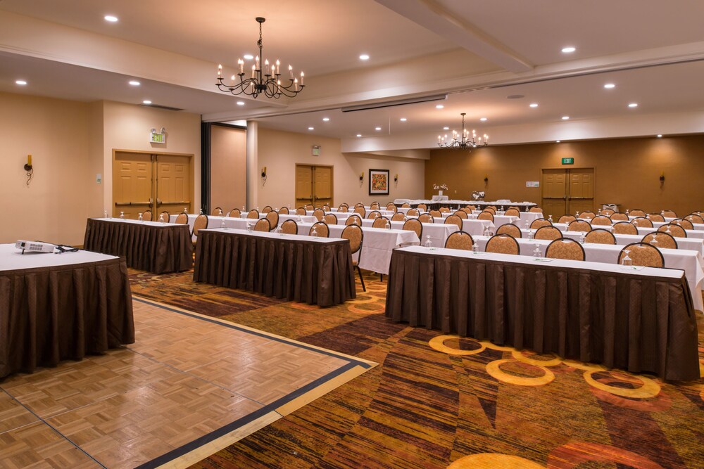 Holiday Inn Dublin-Pleasanton, an IHG Hotel