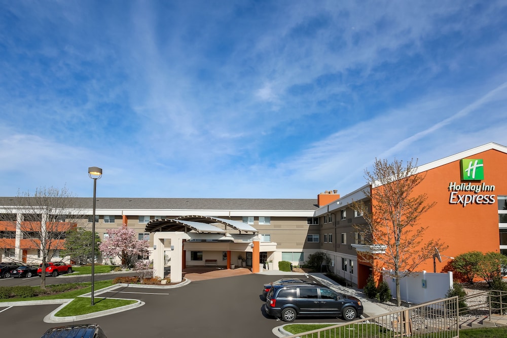 Holiday Inn Express Milwaukee West Medical Center In - 