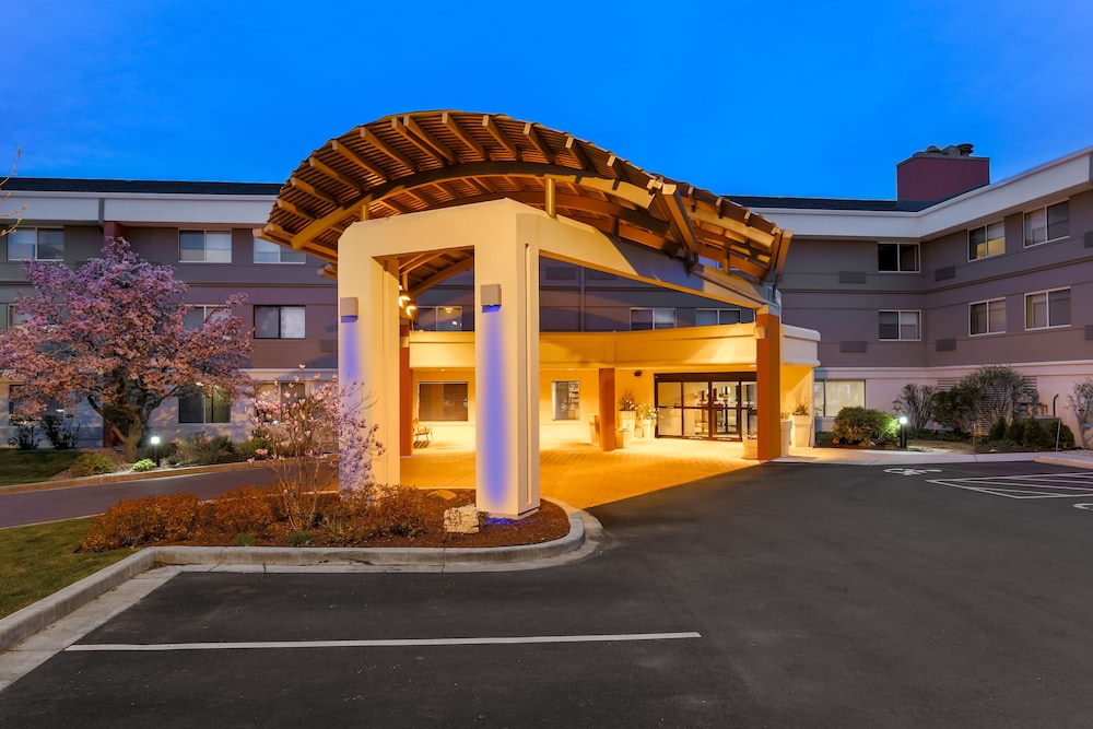 Holiday Inn Express MilwaukeeWest Medical Center, Milwaukee 73 Room