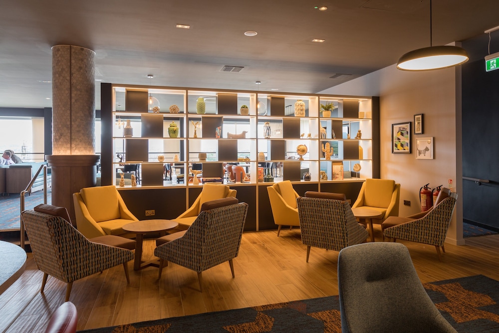 Lounge, Holiday Inn Edinburgh, an IHG Hotel