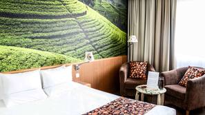 1 Schlafzimmer, Zimmersafe, Schreibtisch, Bügeleisen/Bügelbrett