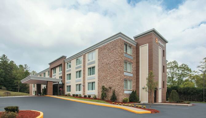 La Quinta Inn Suites By Wyndham Sturbridge In Sturbridge Ma