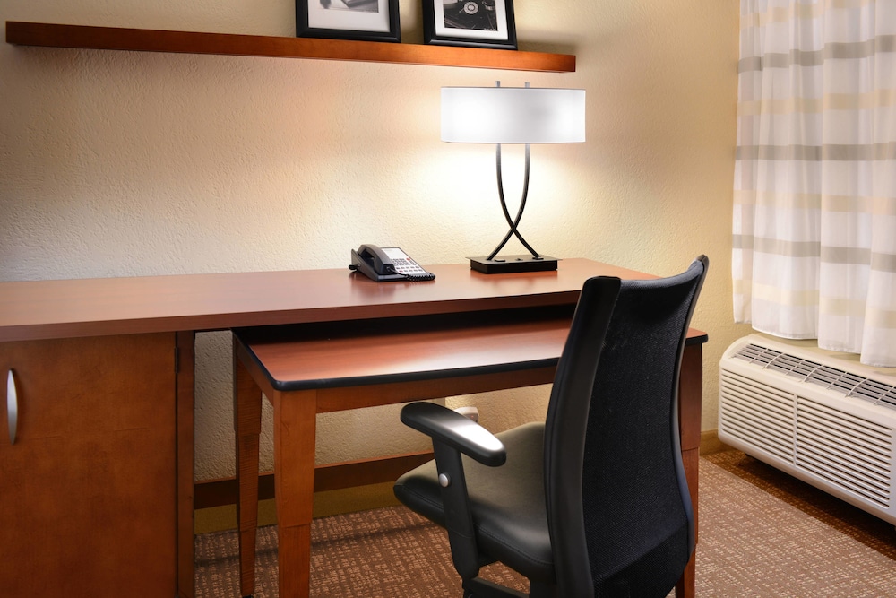 Courtyard by Marriott Dallas Las Colinas