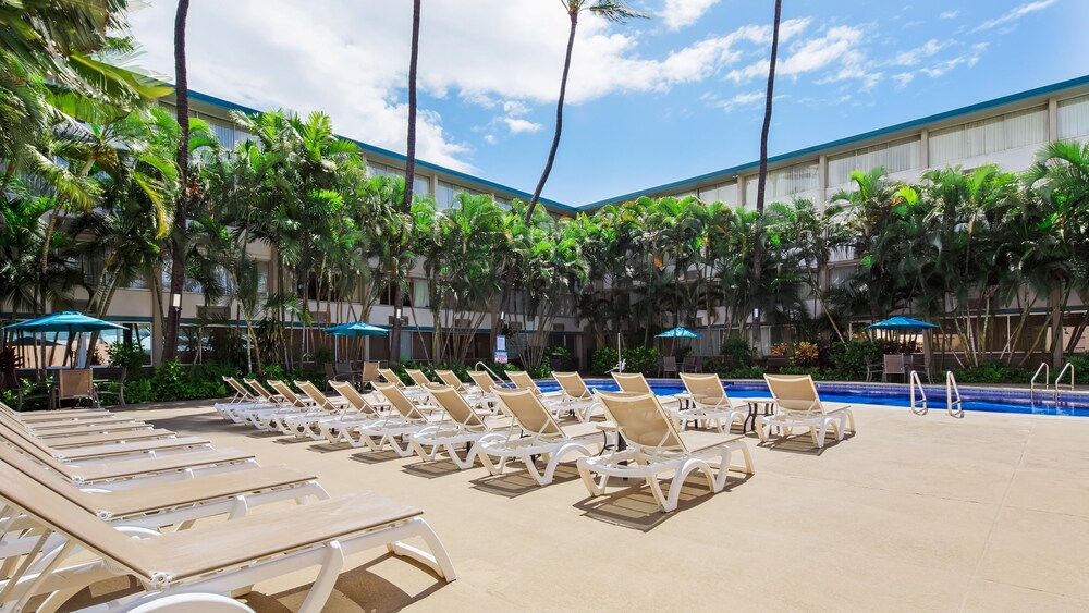 Outdoor pool, Airport Honolulu Hotel