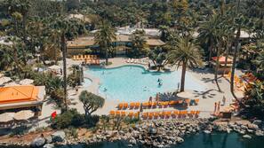 5 outdoor pools, pool umbrellas, sun loungers