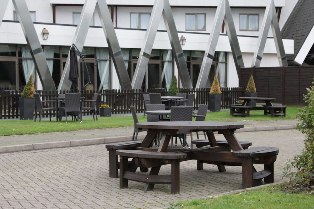 Terrace/patio, The Coppid Beech Hotel