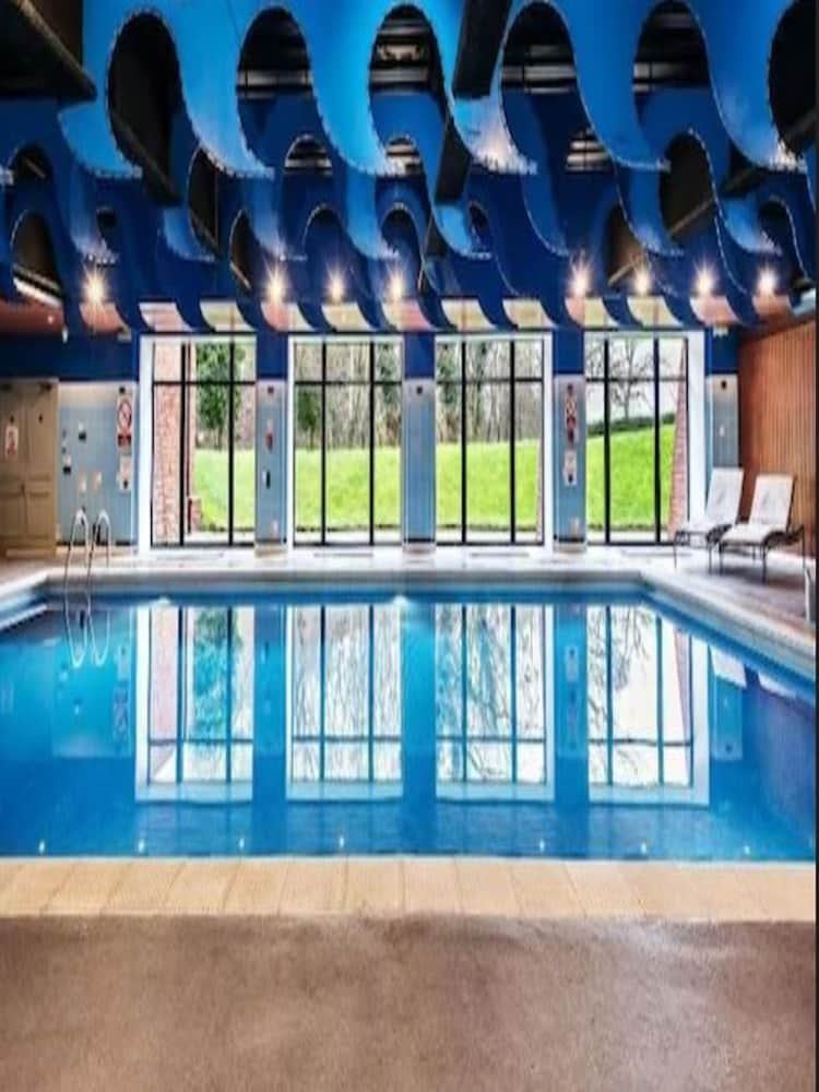 Indoor pool, The Coppid Beech Hotel