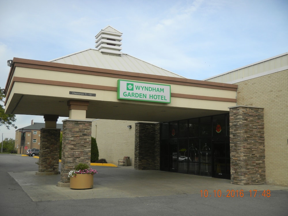 Wyndham Garden Romulus Detroit Metro Airport In Hotel Hotel Front