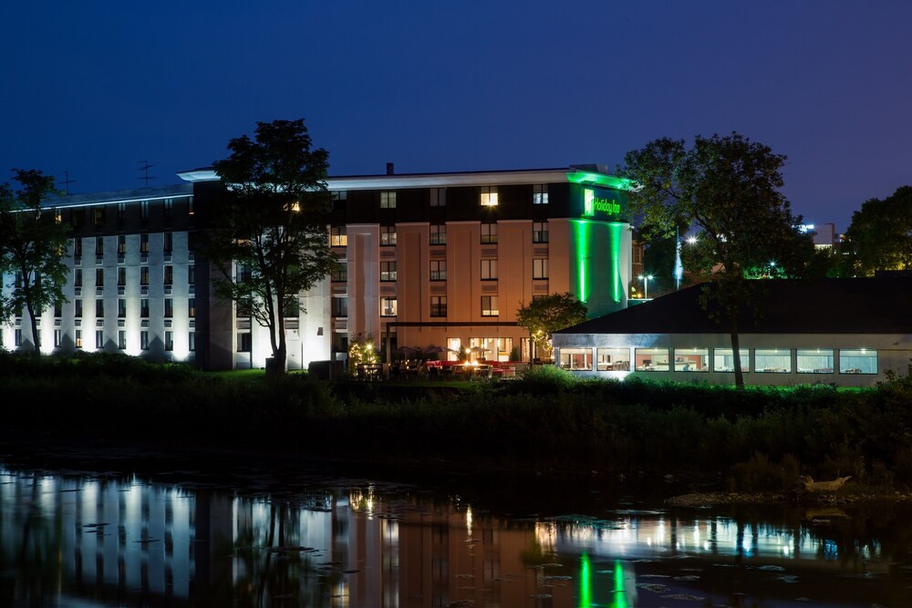 Exterior, Holiday Inn Milwaukee Riverfront, an IHG Hotel