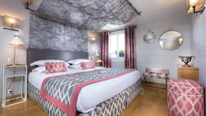 Minibar, in-room safe, individually decorated, individually furnished